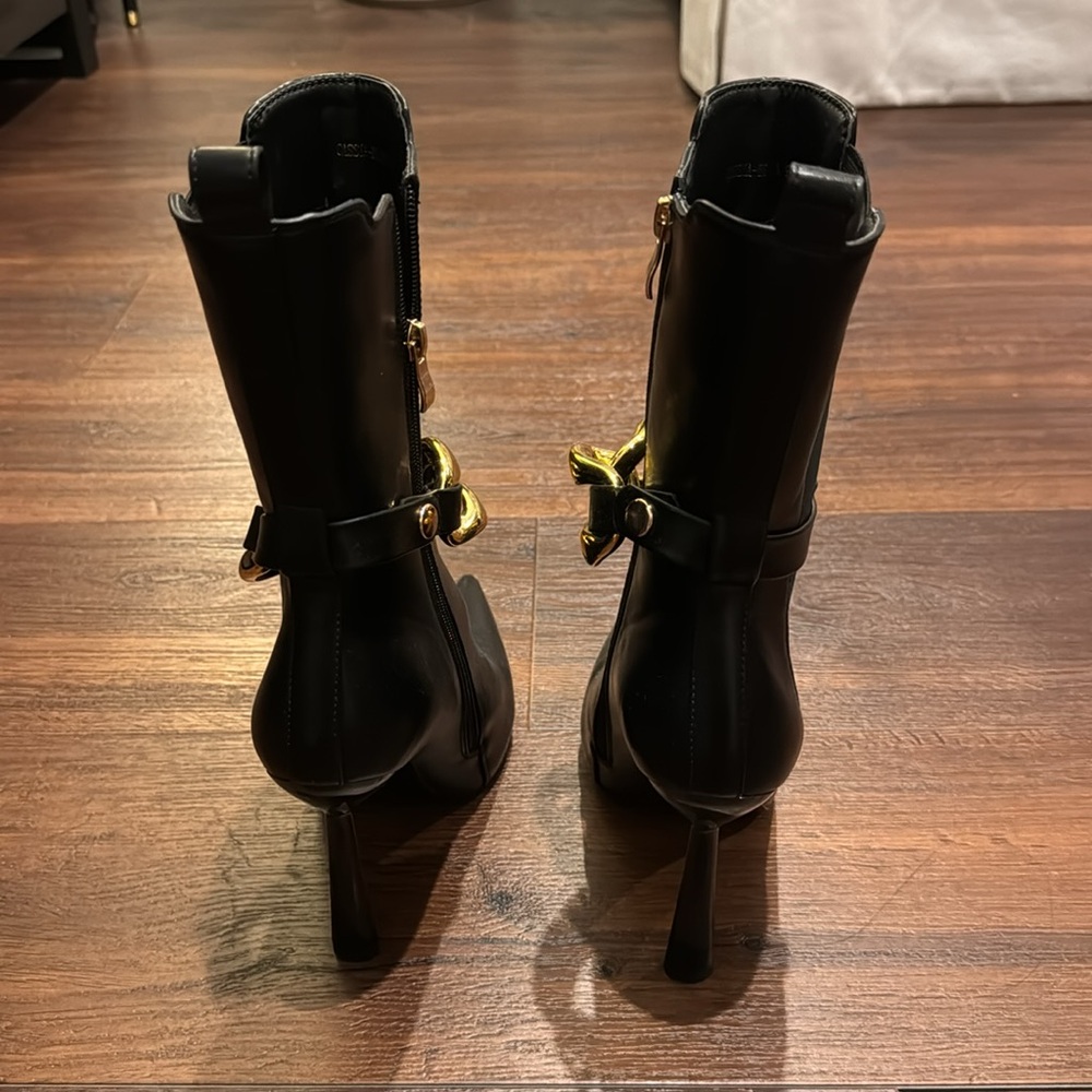 Azalea Wang NWT Heel Boots with Chain detail and side zipper. - Picture 3 of 8